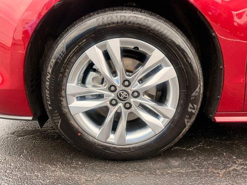 Pearl 2025 Toyota Sienna XLE