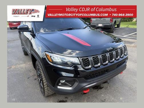 Diamond Black Crystal Pearlcoat 2024 Jeep Compass Trailhawk