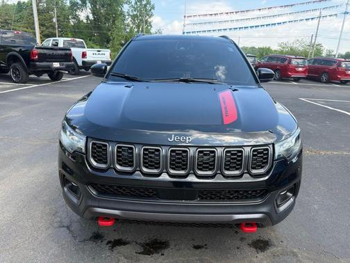 Diamond Black Crystal Pearlcoat 2024 Jeep Compass Trailhawk