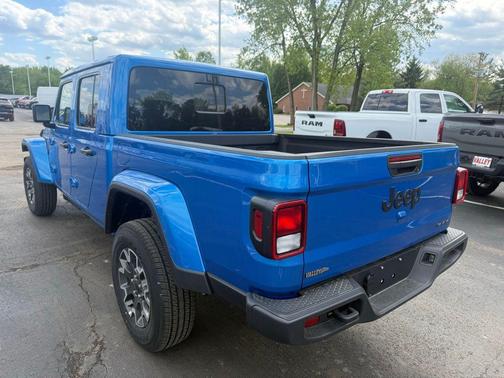 Hydro Blue Pearlcoat 2026 Jeep Gladiator Sahara 4x4