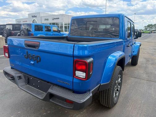 Hydro Blue Pearlcoat 2026 Jeep Gladiator Sahara 4x4