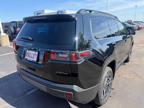 Diamond Black Crystal Pearlcoat 2026 Jeep Cherokee Limited