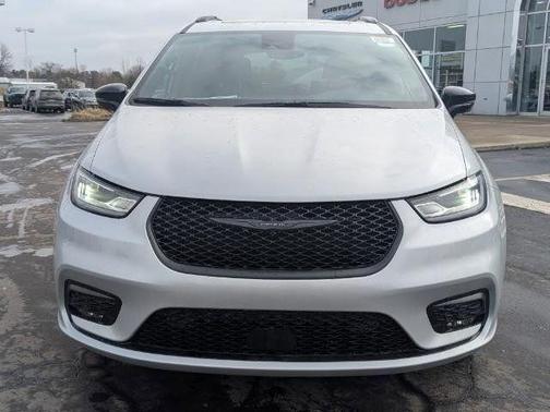 Silver Mist Clearcoat 2026 Chrysler Pacifica Limited