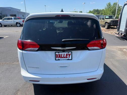 Bright White Clearcoat 2023 Chrysler Voyager LX