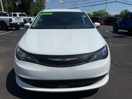 Bright White Clearcoat 2023 Chrysler Voyager LX