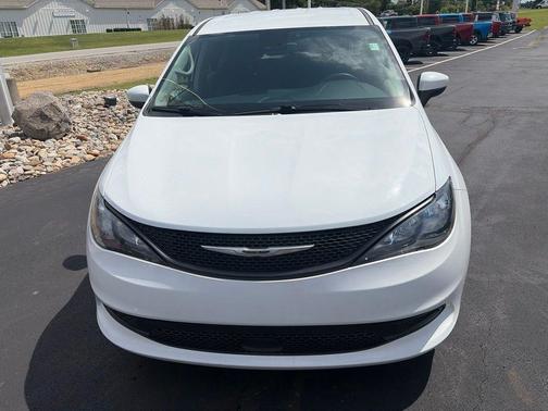 Bright White Clearcoat 2023 Chrysler Voyager LX