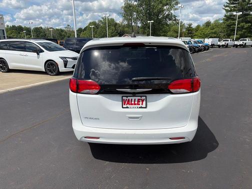Bright White Clearcoat 2023 Chrysler Voyager LX