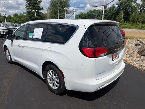 Bright White Clearcoat 2023 Chrysler Voyager LX
