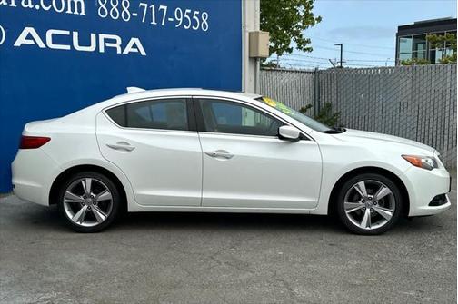 2013 Acura ILX 2.0L w/Premium Package