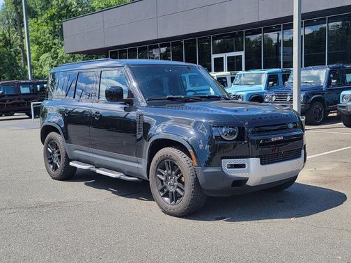 2023 Land Rover Defender SE