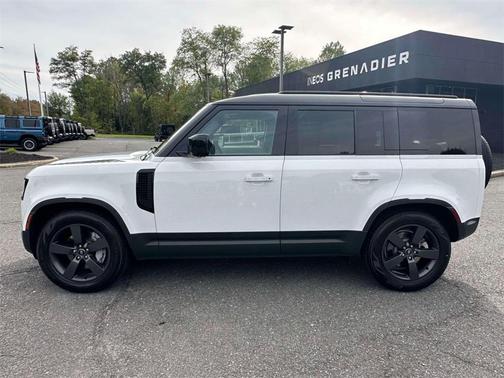 2022 Land Rover Defender 110 SE