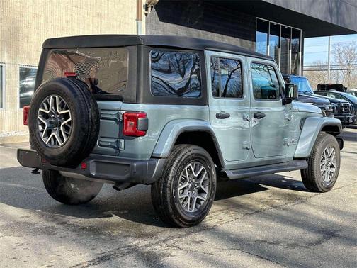 2024 Jeep Wrangler 4-Door Sahara 4x4