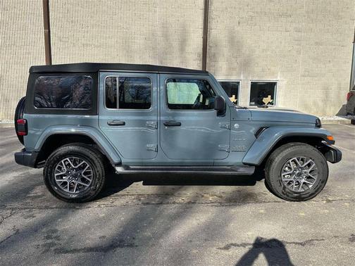 2024 Jeep Wrangler 4-Door Sahara 4x4