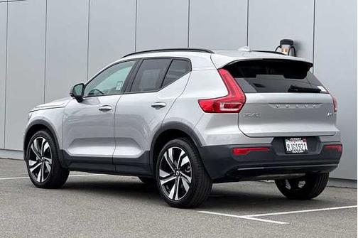 Silver Dawn 2023 Volvo XC40 Plus