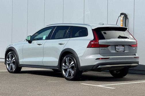 Vapour Grey 2026 Volvo V60 Cross Country Plus