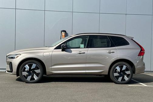 Bright Dusk Metallic 2025 Volvo XC60 Plug-In Hybrid T8 Plus