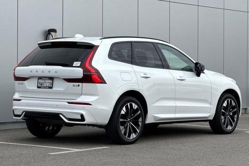 Crystal White 2026 Volvo XC60 Plus