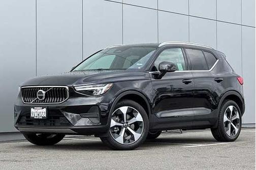 2025 Volvo XC40 Core
