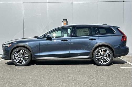 Denim Blue 2026 Volvo V60 Cross Country Plus
