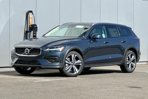 Denim Blue 2026 Volvo V60 Cross Country Plus