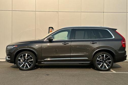 2024 Volvo XC90 B6 Plus Bright Theme