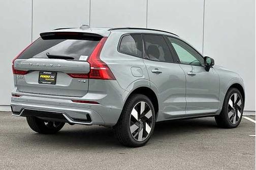Vapour Grey Metallic 2025 Volvo XC60 Plug-In Hybrid T8 Plus