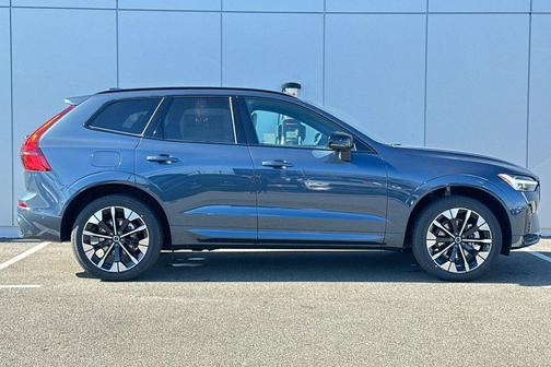 Denim Blue Metallic 2026 Volvo XC60 B5 Plus