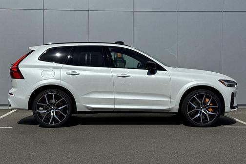 Crystal White Metallic 2026 Volvo XC60 Plug-In Hybrid T8 Polestar