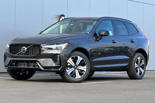 Platinum Grey Metallic 2025 Volvo XC60 Plug-In Hybrid T8 Core