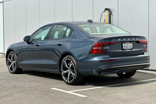 2024 Volvo S60 B5 Core Dark Theme