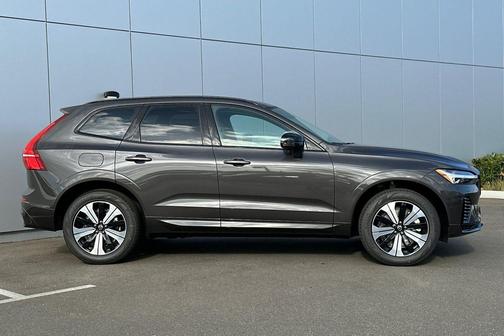 Platinum Grey 2025 Volvo XC60 Core