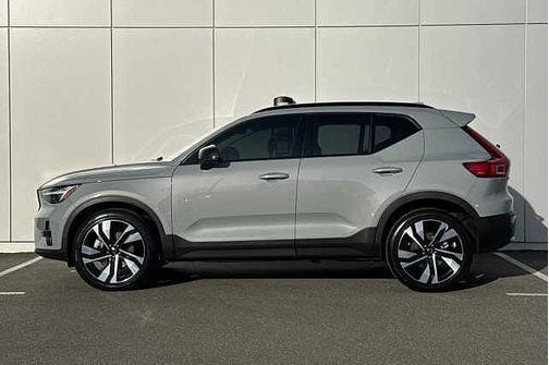 2024 Volvo XC40 Plus