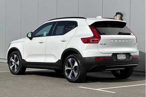 Crystal White 2026 Volvo XC40 Plus