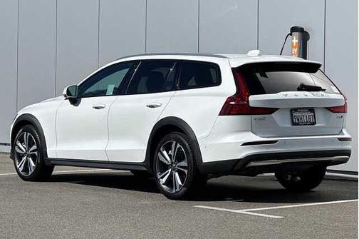 Crystal White 2026 Volvo V60 Cross Country Plus