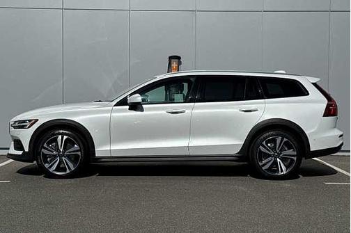 Crystal White 2026 Volvo V60 Cross Country Plus