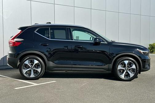 2024 Volvo XC40 B5 Core