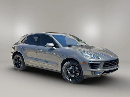 Agate Grey Metallic 2015 Porsche Macan Macan S