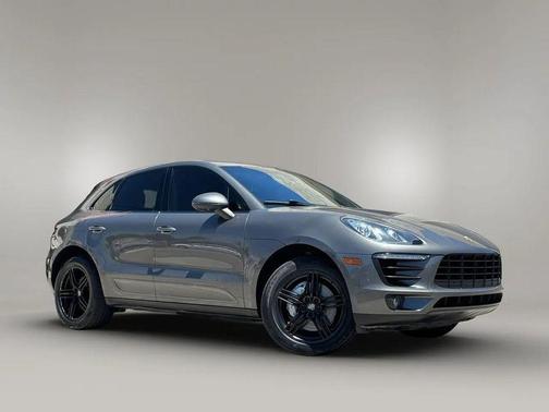 Agate Grey Metallic 2015 Porsche Macan Macan S