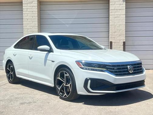 2022 Volkswagen Passat 2.0T R-Line