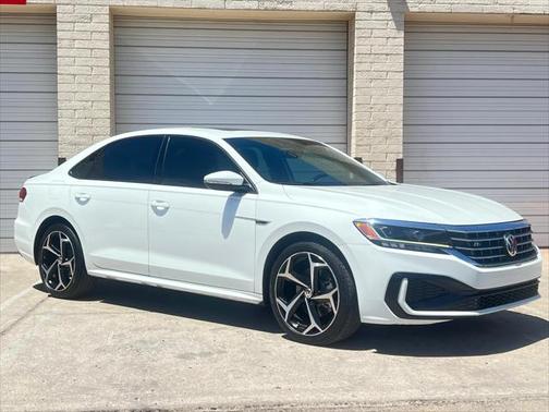 2022 Volkswagen Passat 2.0T R-Line