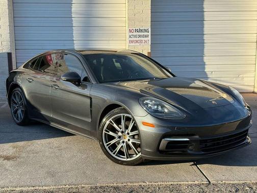 2018 Porsche Panamera 