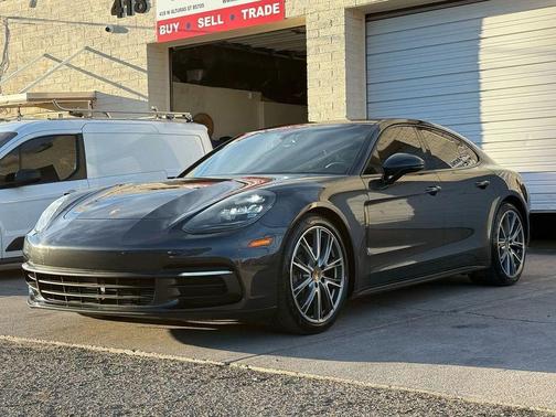 2018 Porsche Panamera 