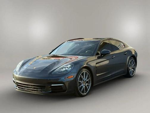 2018 Porsche Panamera 