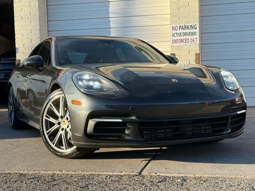 2018 Porsche Panamera 
