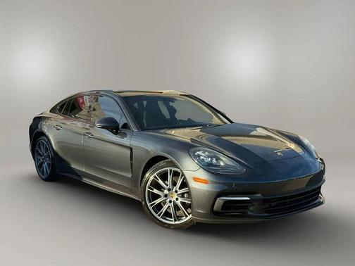 2018 Porsche Panamera 