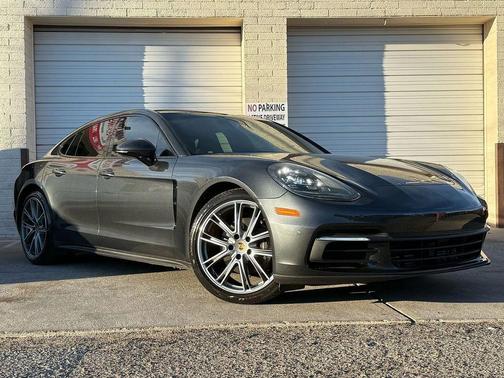 2018 Porsche Panamera 