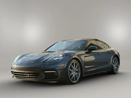 2018 Porsche Panamera 