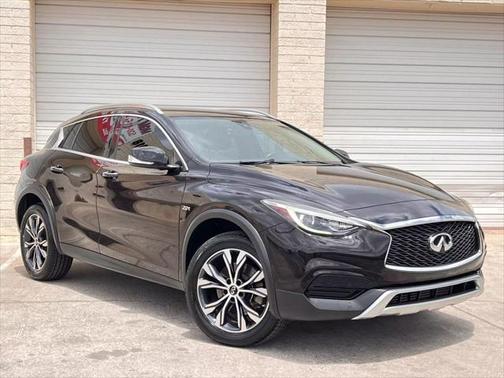 2017 INFINITI QX30 Luxury