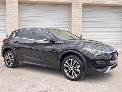2017 INFINITI QX30 Luxury
