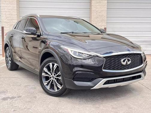 2017 INFINITI QX30 Luxury